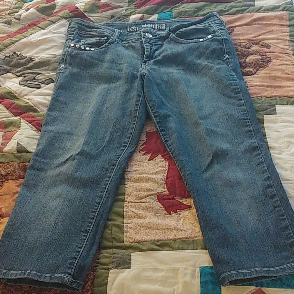 Women's Capri Pants